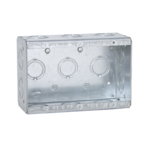 Caja Multigang de Acero Galvanizado de 3 Gangs, profundidad de 2-1/2". Cuenta con 16 KO concéntricos para tuberÃa de 1/2" y 3/4".